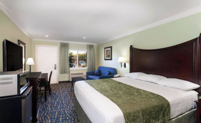 Travelodge Orange County Airport