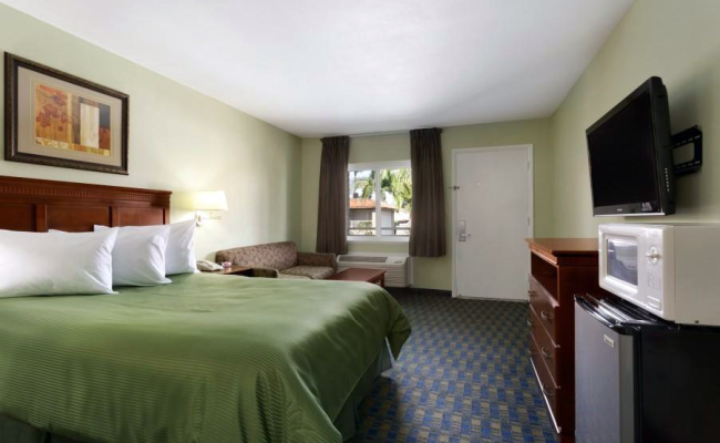 Travelodge Orange County Airport