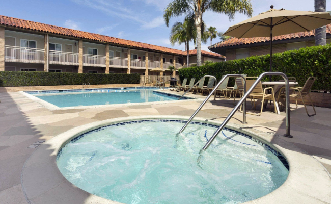 Travelodge Orange County Airport