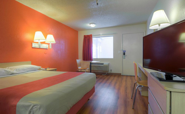 Motel 6 Santa Ana