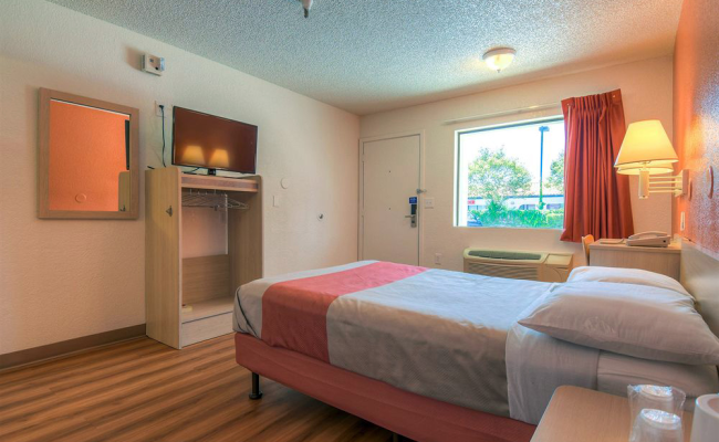 Motel 6 Santa Ana