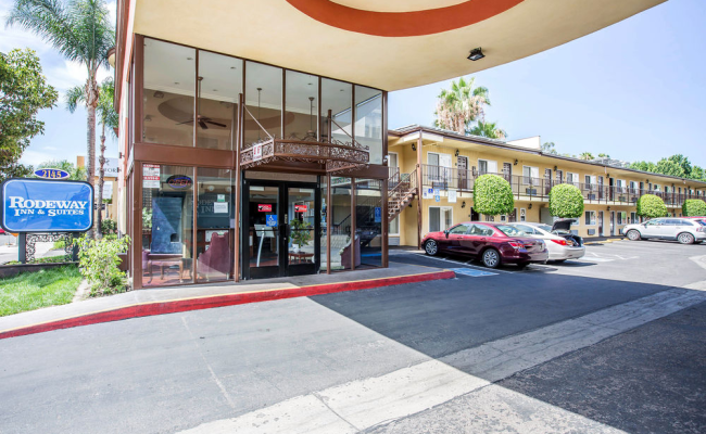 Rodeway Inn & Suites Anaheim by the Convention Center