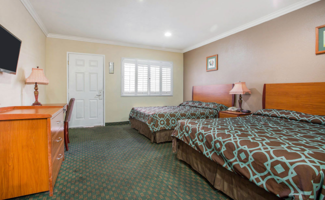 Rodeway Inn & Suites Anaheim by the Convention Center