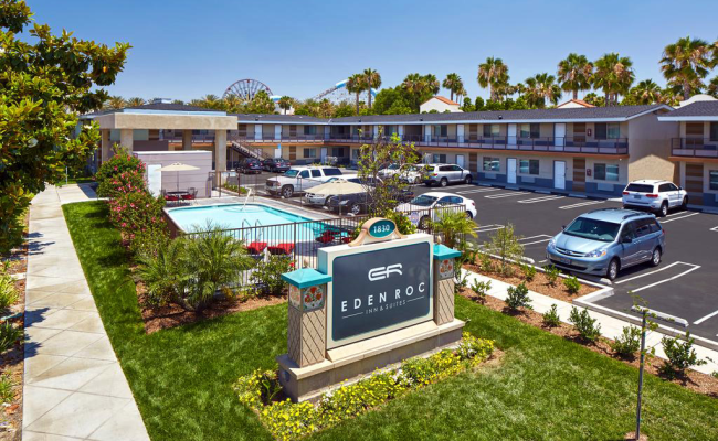Eden Roc Inn & Suites near the Maingate
