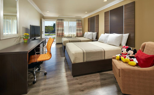 Eden Roc Inn & Suites near the Maingate