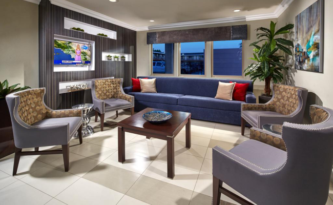 Eden Roc Inn & Suites near the Maingate