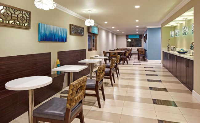 Eden Roc Inn & Suites near the Maingate