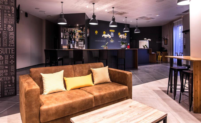 Best Western Plus Suitcase Paris La Defense